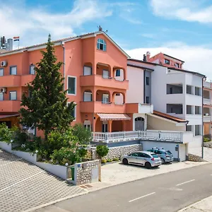 https://apartments-mikanovic.primorje-gorskikotar.com