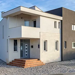 https://apartments-peti.pula-hotels.org